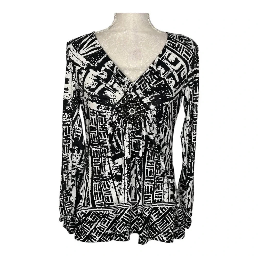 ECI New York Black and white‎ V-neck dress